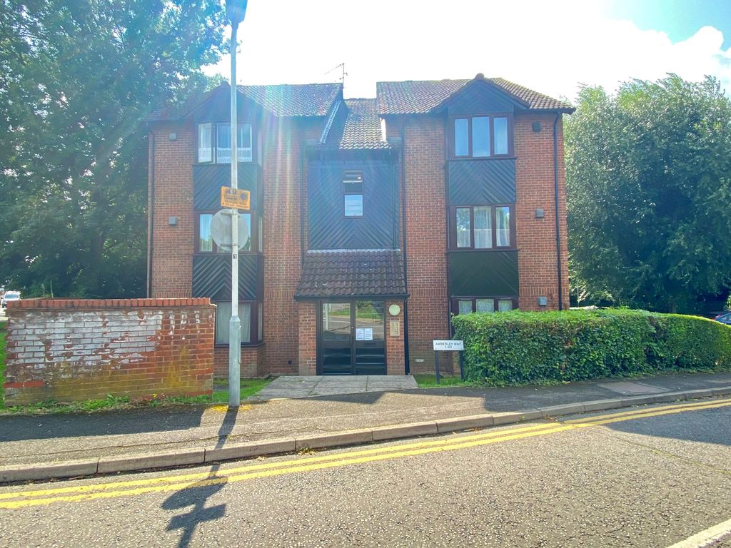 Studio for sale in Amberley Way, Uxbridge, Greater London UB10, £180,000