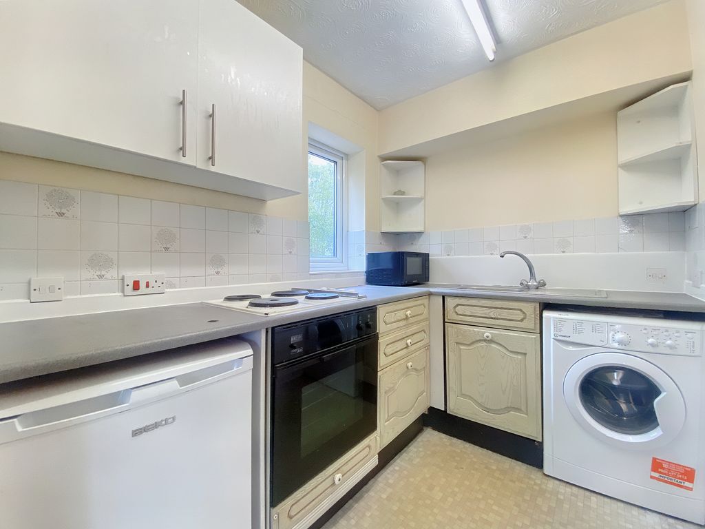 Studio for sale in Amberley Way, Uxbridge, Greater London UB10, £185,000