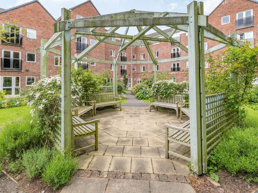 1 bed flat for sale in Dutton Court, Station Approach, Off Station Road, Cheadle Hulme, Cheadle SK8, £165,000