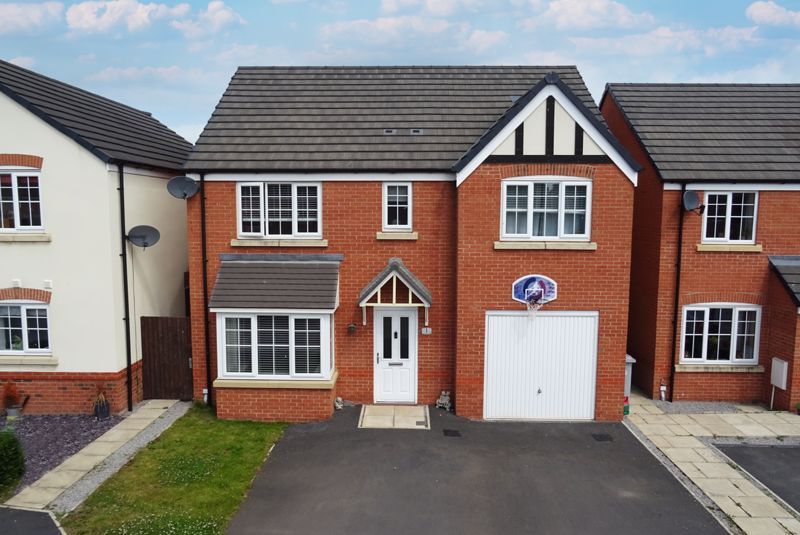 5 bed detached house for sale in Hopsedge Close, Shavington, Crewe CW2, £325,000