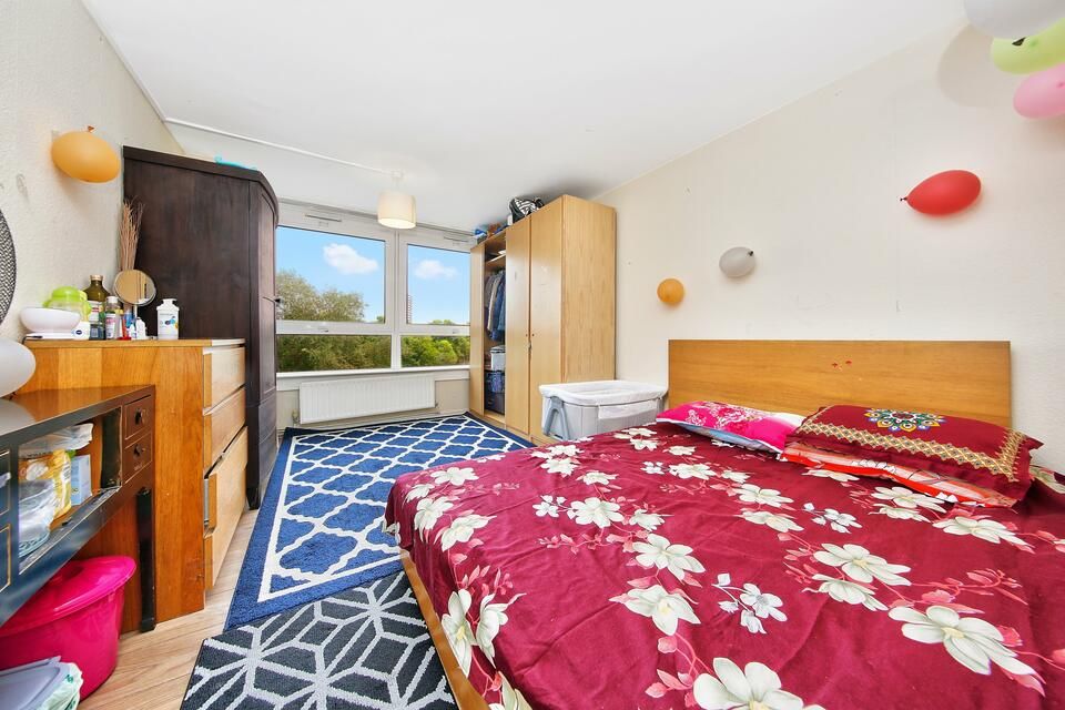 1 bed flat for sale in Carr Street, London E14, £250,000