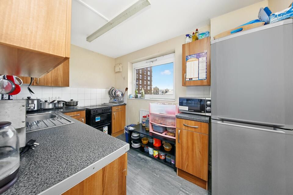 1 bed flat for sale in Carr Street, London E14, £250,000