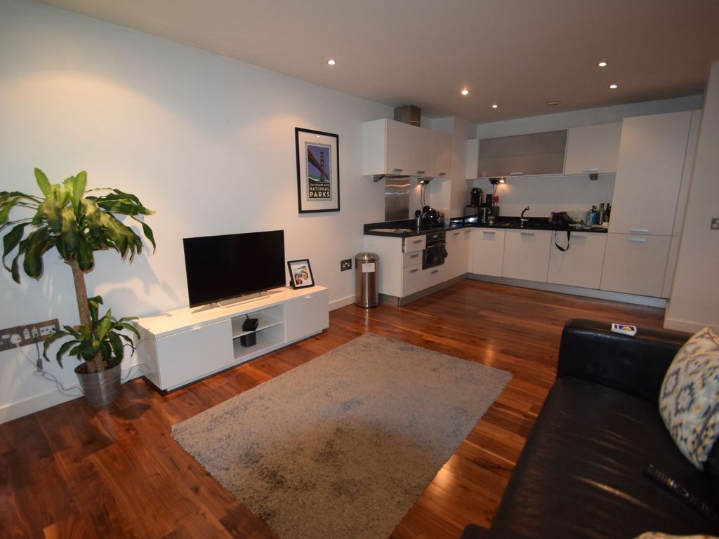 1 bed flat for sale in The Edge, Clowes Street M3, £195,000