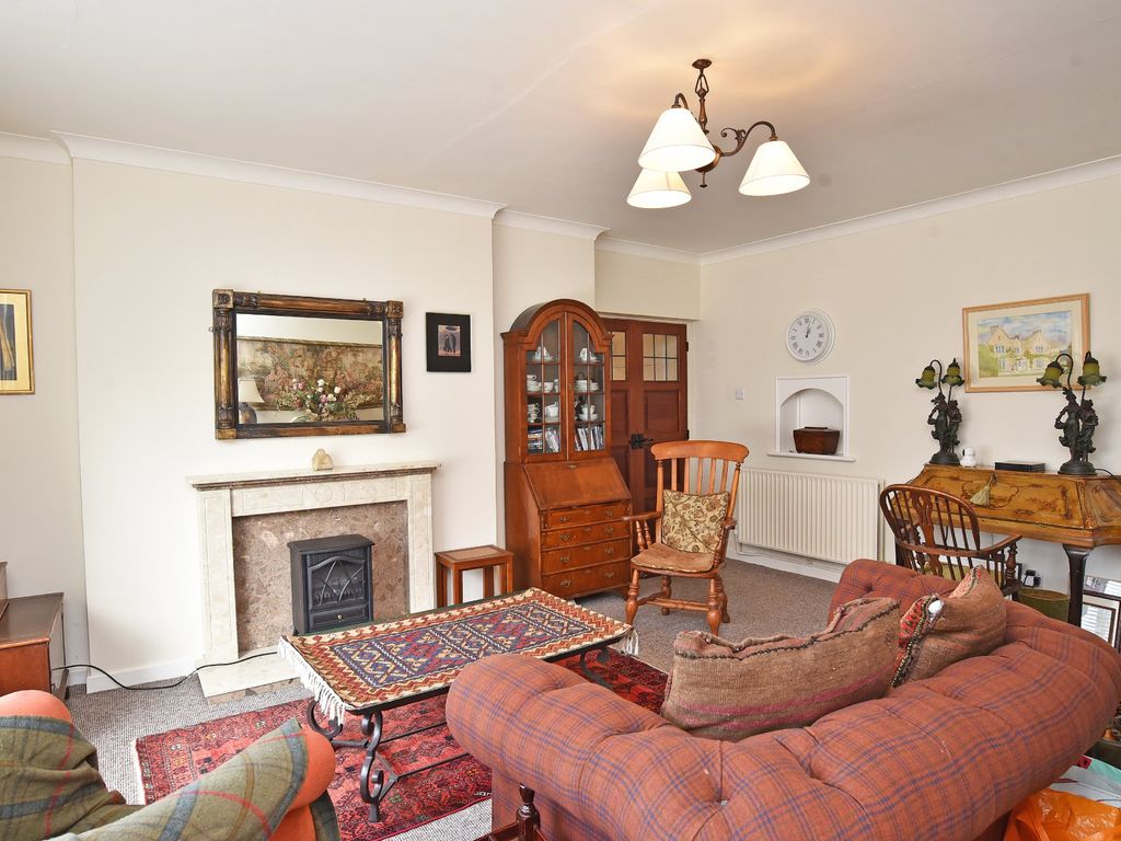 2 bed flat for sale in Princes Villa Road, Harrogate HG1, £250,000