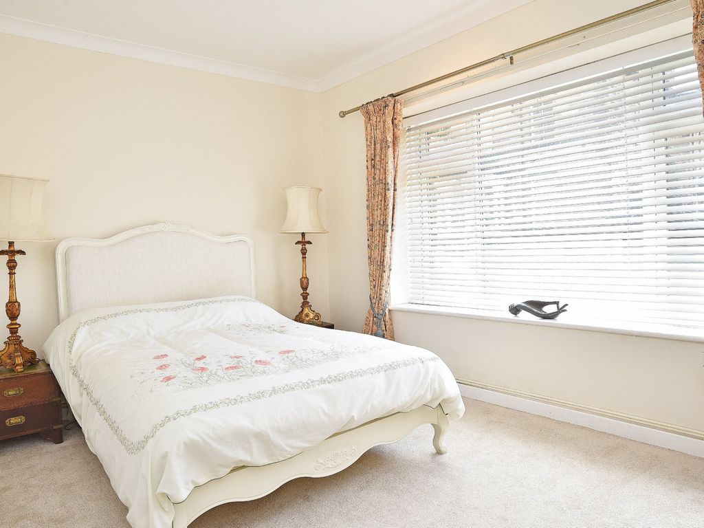 2 bed flat for sale in Princes Villa Road, Harrogate HG1, £250,000