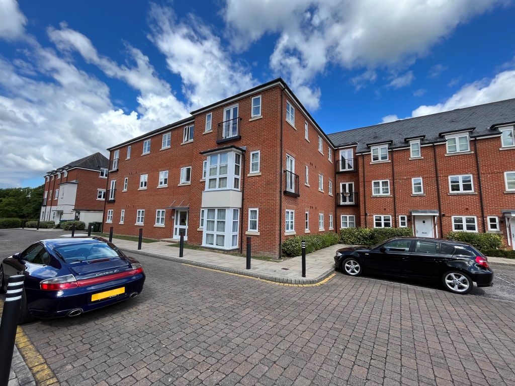 2 bed flat for sale in Consort Mews, Knowle, Fareham PO17, £60,000