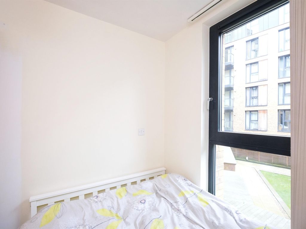 2 bed flat for sale in St. John's Walk, Birmingham B5, £185,000