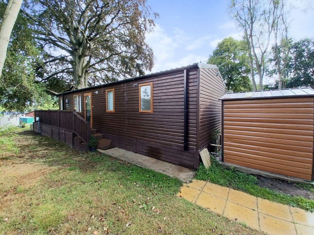 2 bed mobile/park home for sale in Haveringland Hall Park, Haveringland, Norwich NR10, £60,000