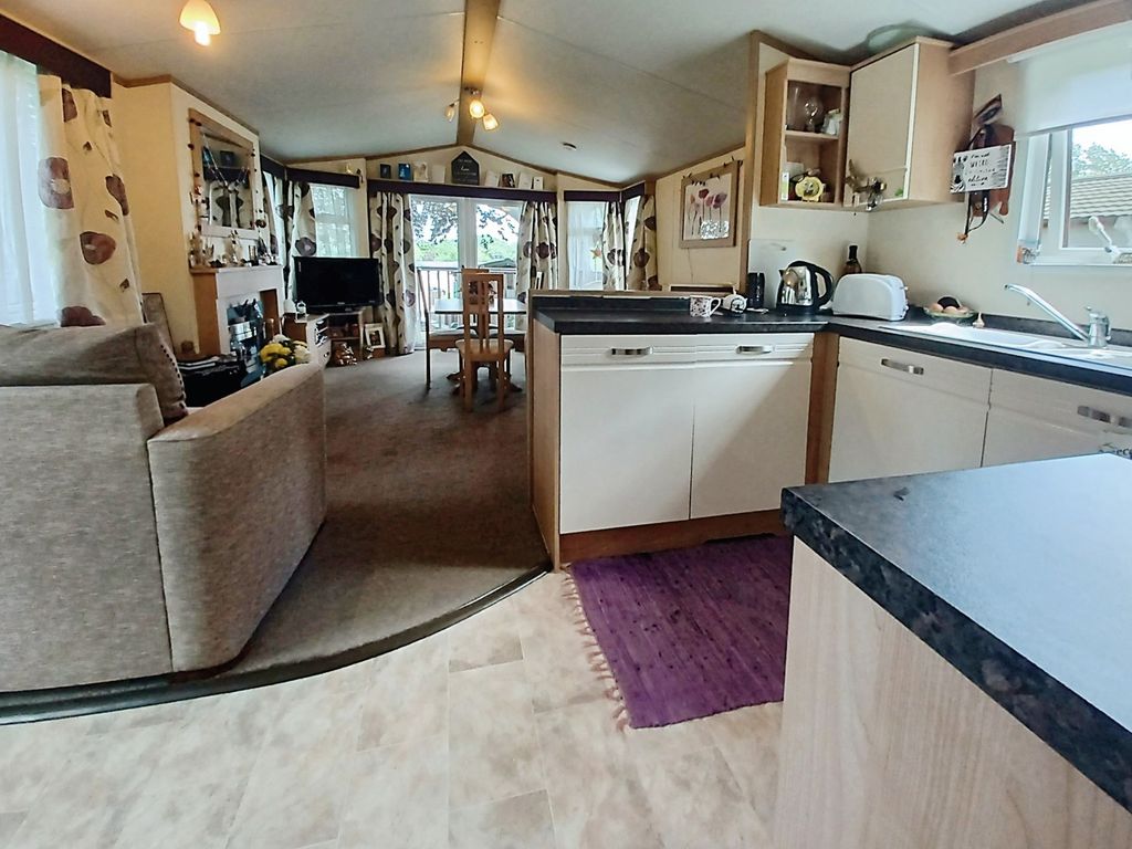 2 bed mobile/park home for sale in Haveringland Hall Park, Haveringland, Norwich NR10, £60,000