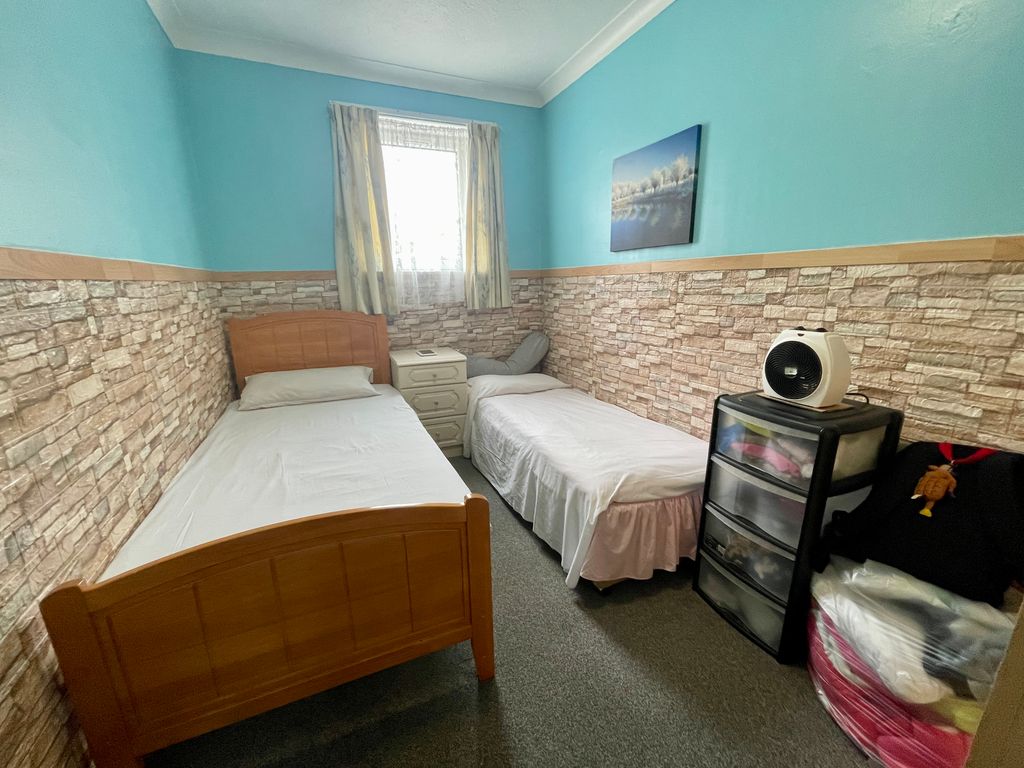 1 bed flat for sale in 122 Langney Road, Eastbourne BN22, £139,950