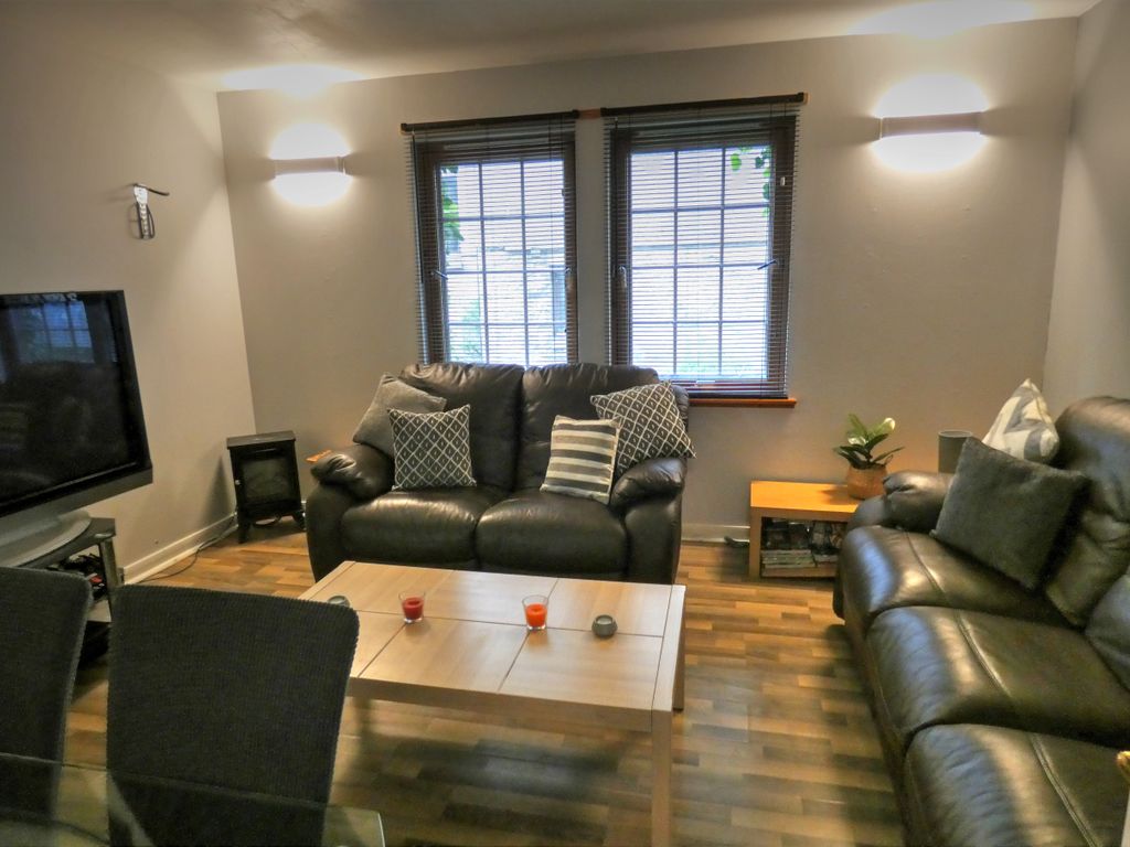 2 bed flat for sale in George Street, Aberdeen AB25, £97,500