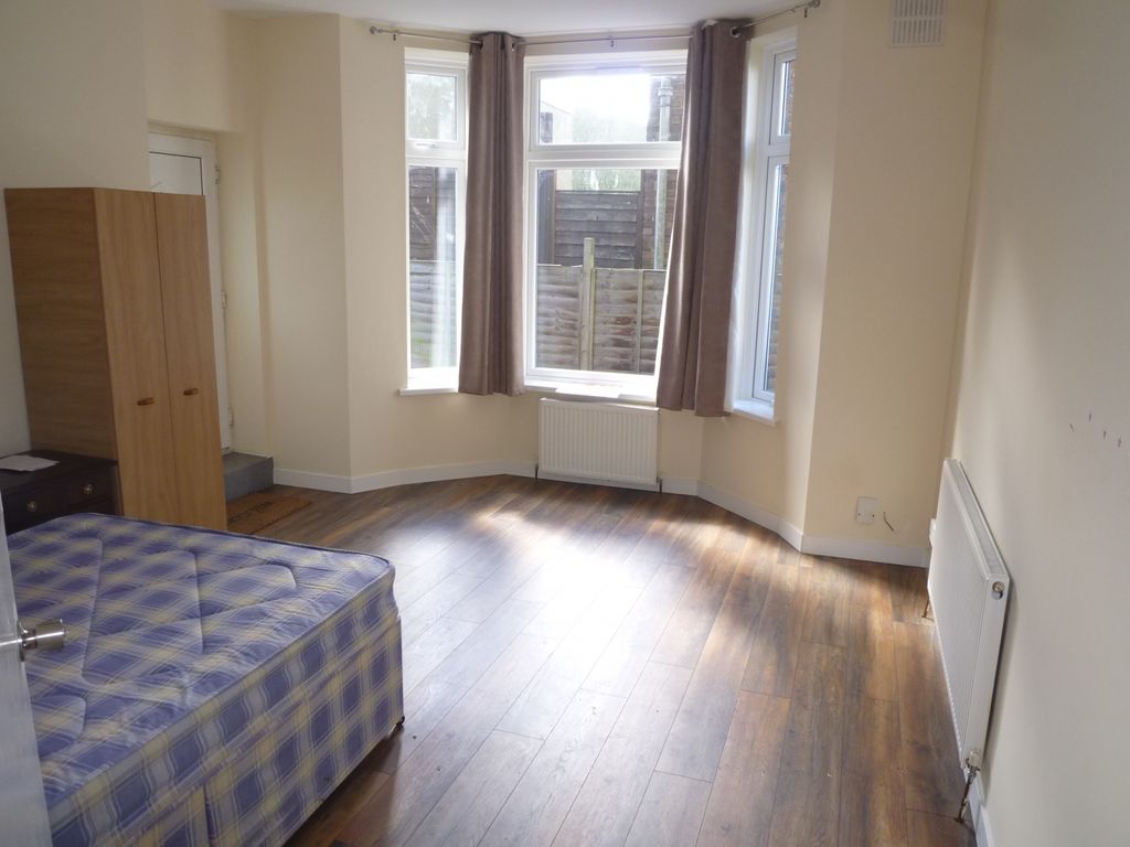 Studio for sale in Hitchin Road, Luton LU2, £116,995