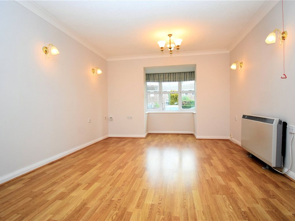 1 bed flat for sale in Castle Court, River Park, Marlborough SN8, £160,000