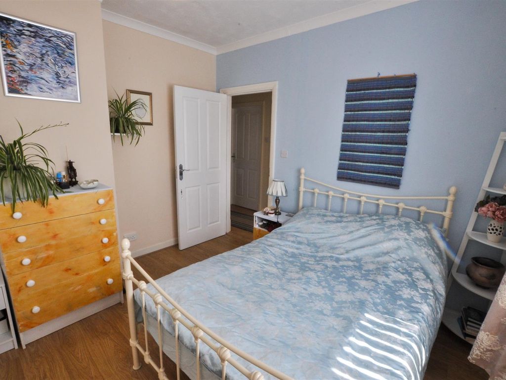 3 bed detached bungalow for sale in Penllwynrhodyn Road, Llwynhendy, Llanelli SA14, £240,000