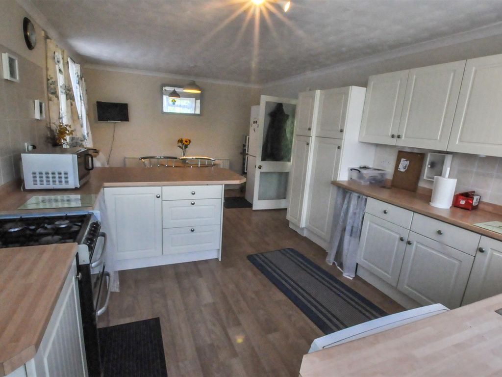 3 bed detached bungalow for sale in Penllwynrhodyn Road, Llwynhendy, Llanelli SA14, £240,000