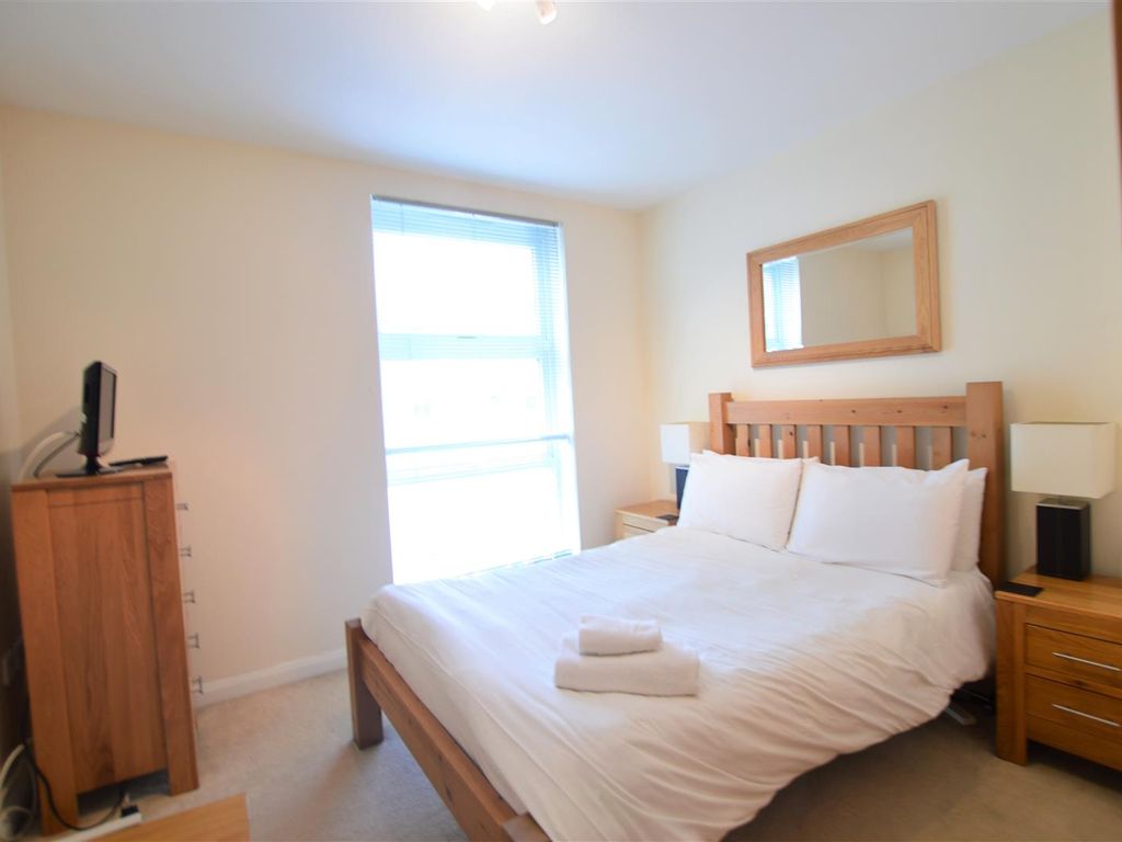 2 bed flat for sale in Ibex House, Burlington Avenue, Slough, Berkshire SL1, £260,000