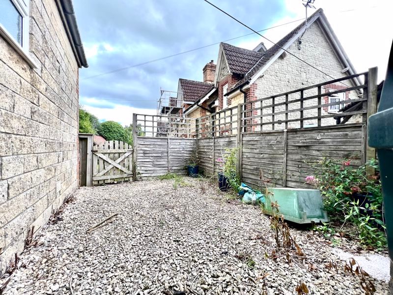 2 bed cottage for sale in Bremhill, Calne SN11, £195,000