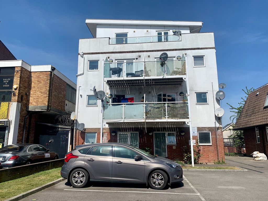 1 bed flat for sale in Paynes Road, Freemantle, Southampton SO15, £100,000