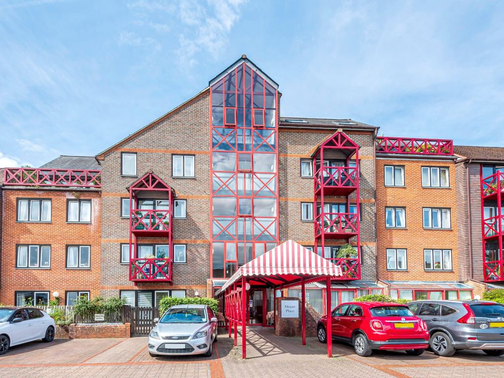 2 bed flat for sale in Guildford, Surrey GU2, £179,950