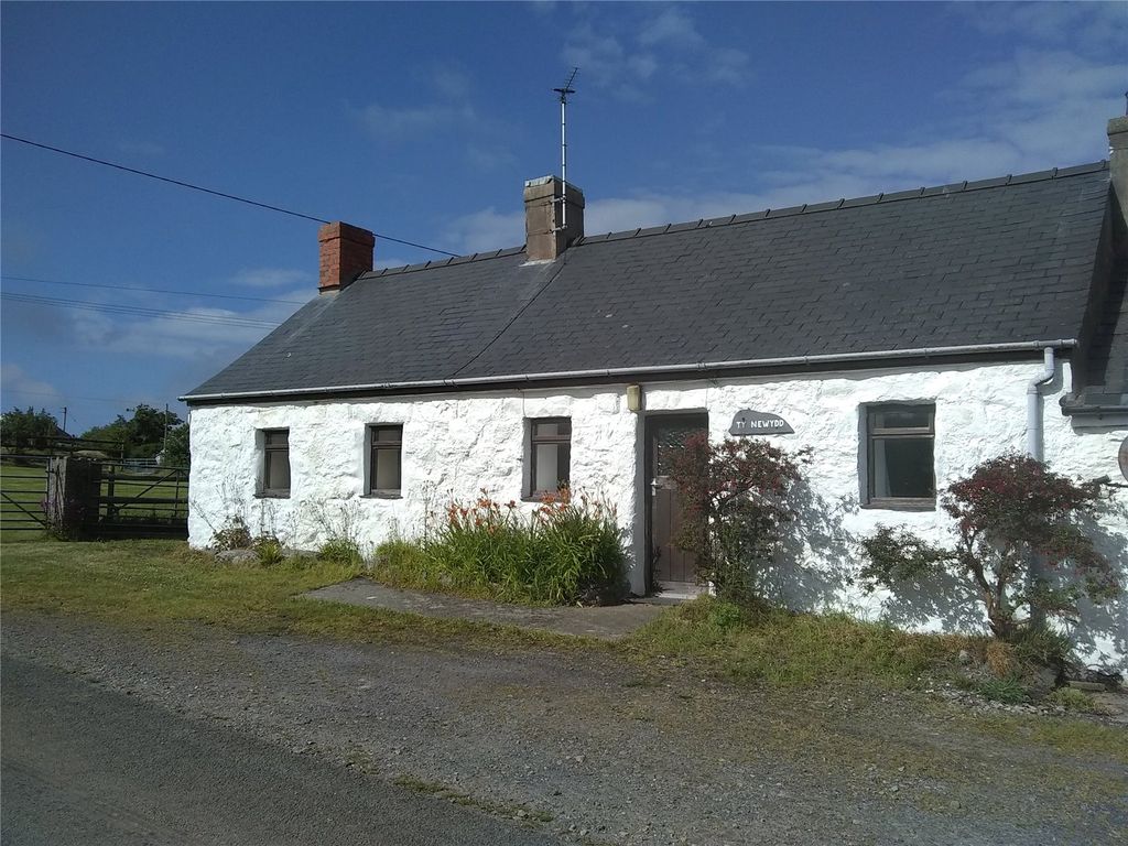 2 bed semi-detached house for sale in Llangwnadl, Gwynedd LL53, £240,000