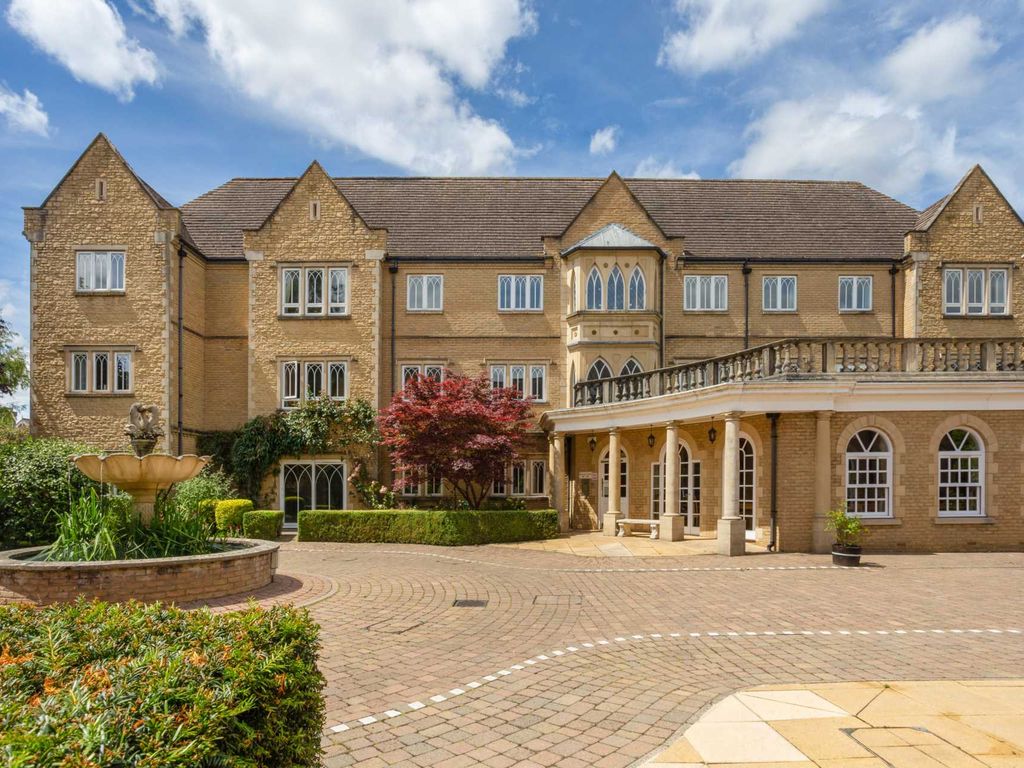 1 bed flat for sale in Burford Lodge, Pegasus Grange, Grandpont OX1, £315,000