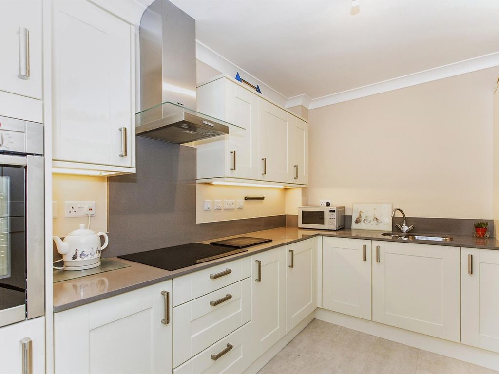 2 bed flat for sale in Chancery Lane, Thrapston, Kettering NN14, £190,000