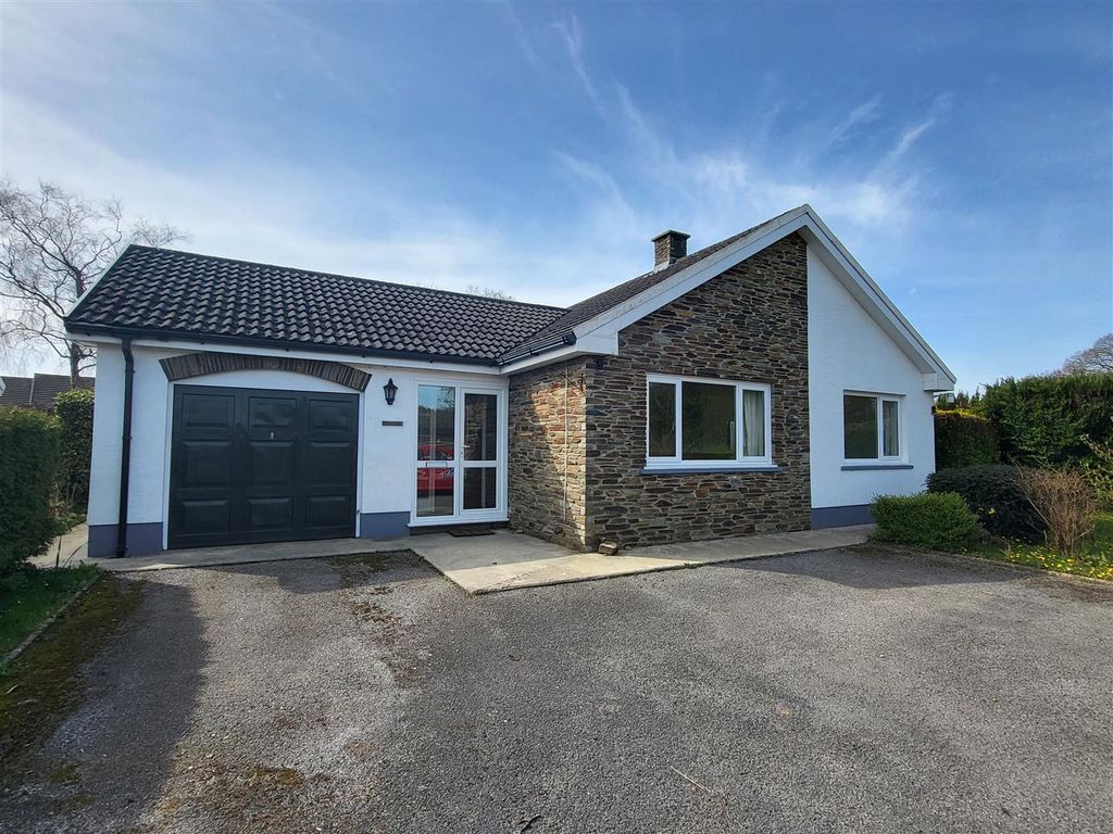 3 bed detached bungalow for sale in Templeton, Narberth, Pembrokeshire. SA67, £299,950
