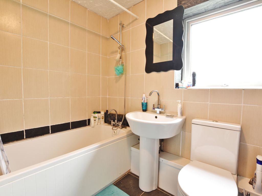 1 bed flat for sale in Bembridge Place, Linden Lea, Watford WD25, £180,000