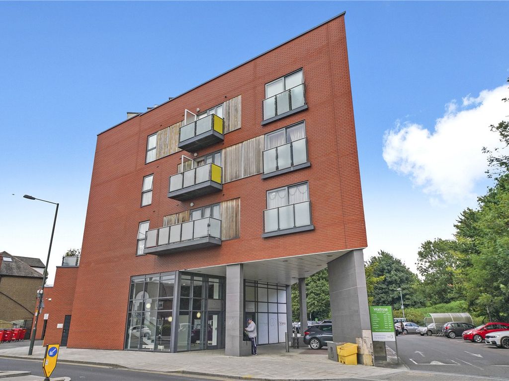 1 bed flat for sale in West Barnes Lane, London SW20, £325,000