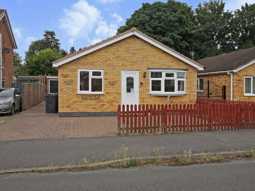 2 bed detached bungalow for sale in Manor Road, Barlestone CV13, £275,000