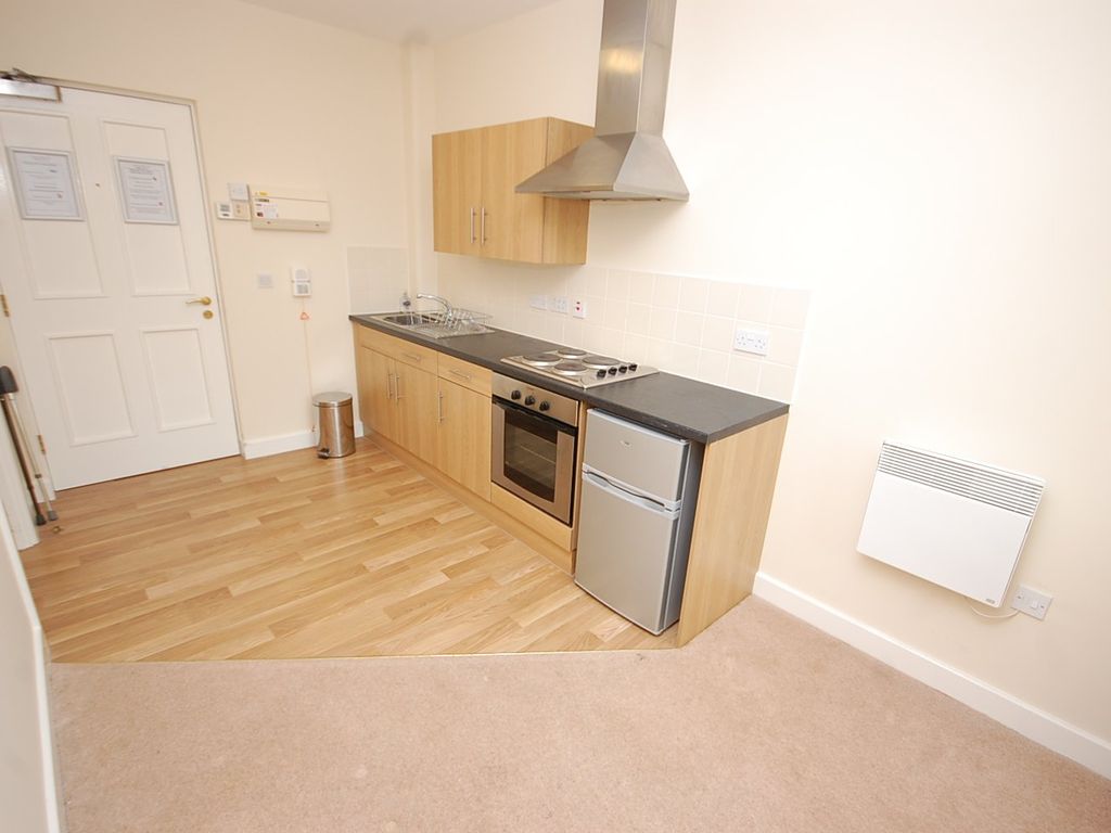 1 bed flat for sale in Springwood Gardens, Belper, Derbyshire DE56, £120,000