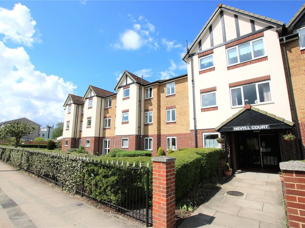 1 bed flat for sale in Station Road, Thorpe Bay, Essex SS1, £165,000