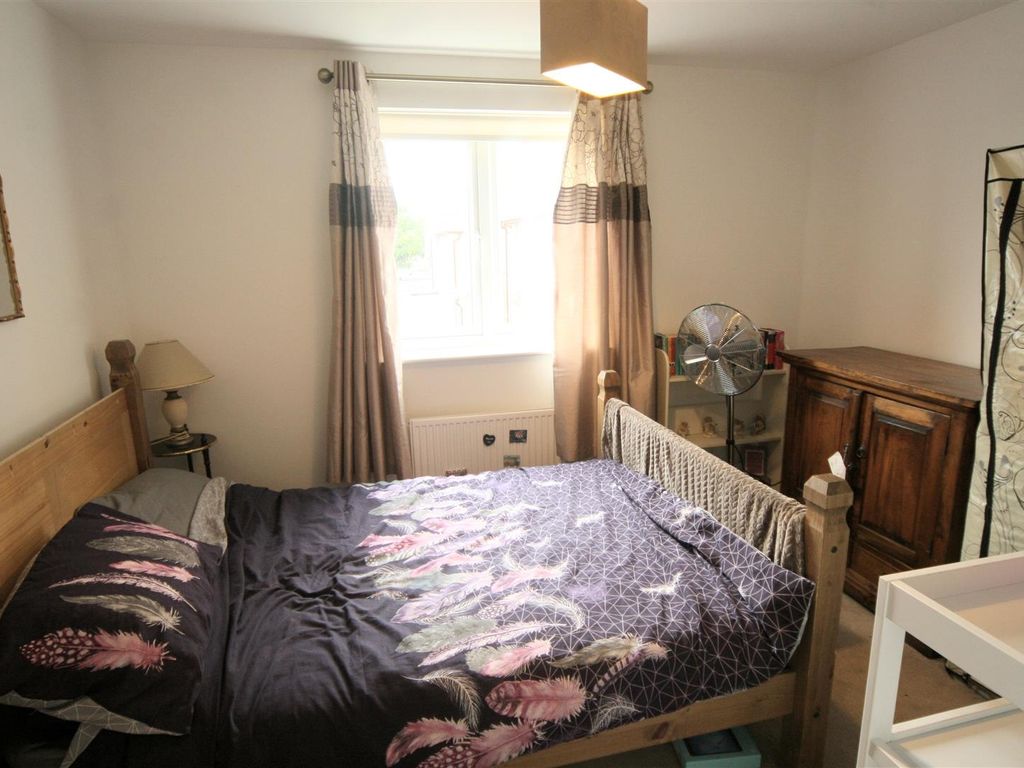 2 bed flat for sale in Barleythorpe, Oakham, Rutland LE15, £162,000
