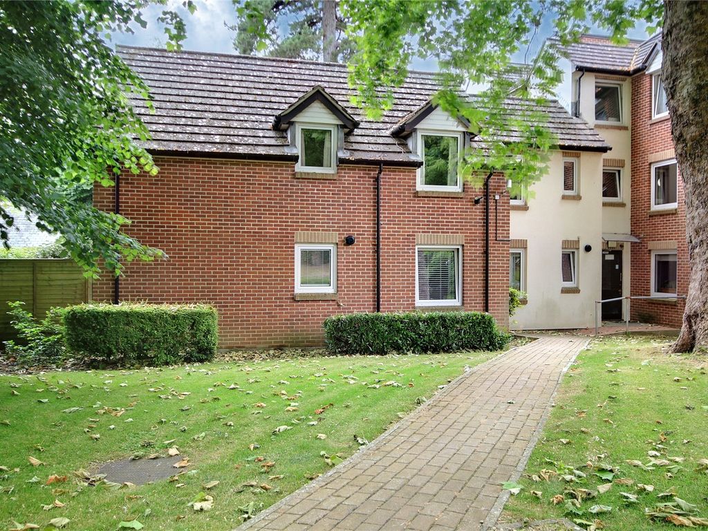 2 bed flat for sale in Woodspring Court, Grovelands Avenue, Old Town SN1, £115,000