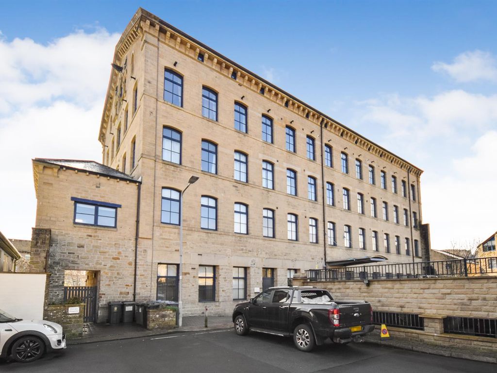 2 bed flat for sale in The Locks, Bingley BD16, £165,000