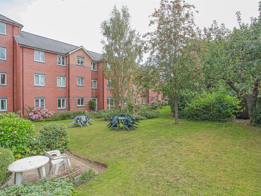 1 bed flat for sale in Spencer Court, Britannia Road, Banbury OX16, £83,000
