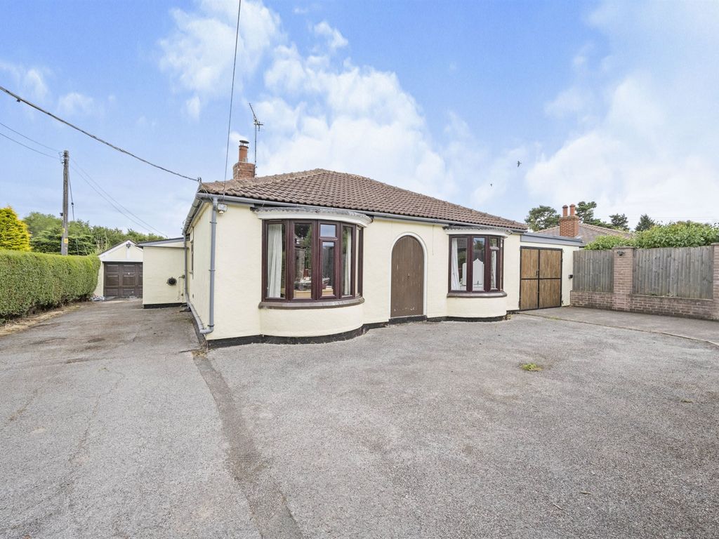 3 bed detached bungalow for sale in Bawtry Road, Blyth, Worksop S81, £285,000