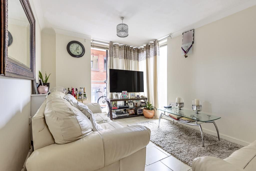 2 bed flat for sale in Merchants Place, Reading RG1,, £210,000