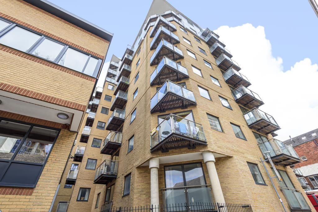 2 bed flat for sale in Merchants Place, Reading RG1,, £210,000