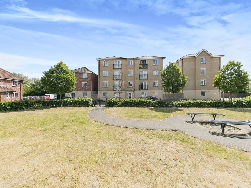 2 bed flat for sale in Firmin Close, Ipswich IP1, £125,000