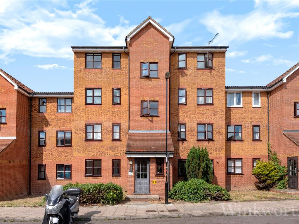 1 bed flat for sale in John Williams Close, London SE14, £240,000