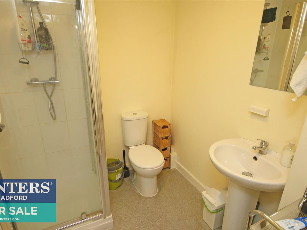 1 bed flat for sale in Cheapside, Bradford BD1, £40,000
