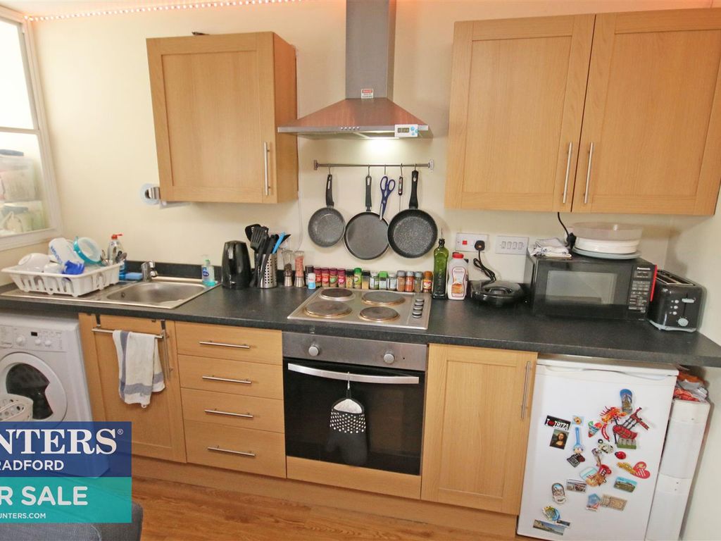 1 bed flat for sale in Cheapside, Bradford BD1, £40,000