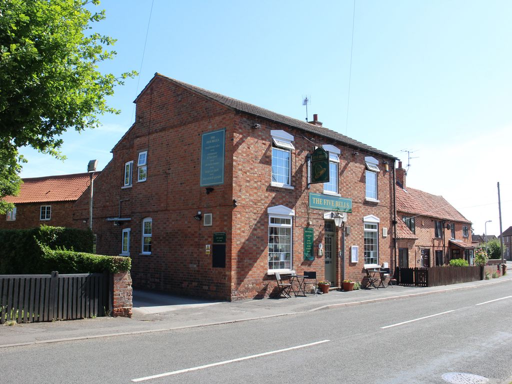 Pub/bar for sale in 95 Main Street, Lincolnshire NG23, £495,000
