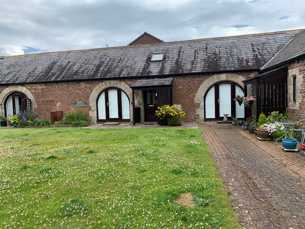2 bed barn conversion for sale in Townfoot Court, Brampton CA8, £135,000