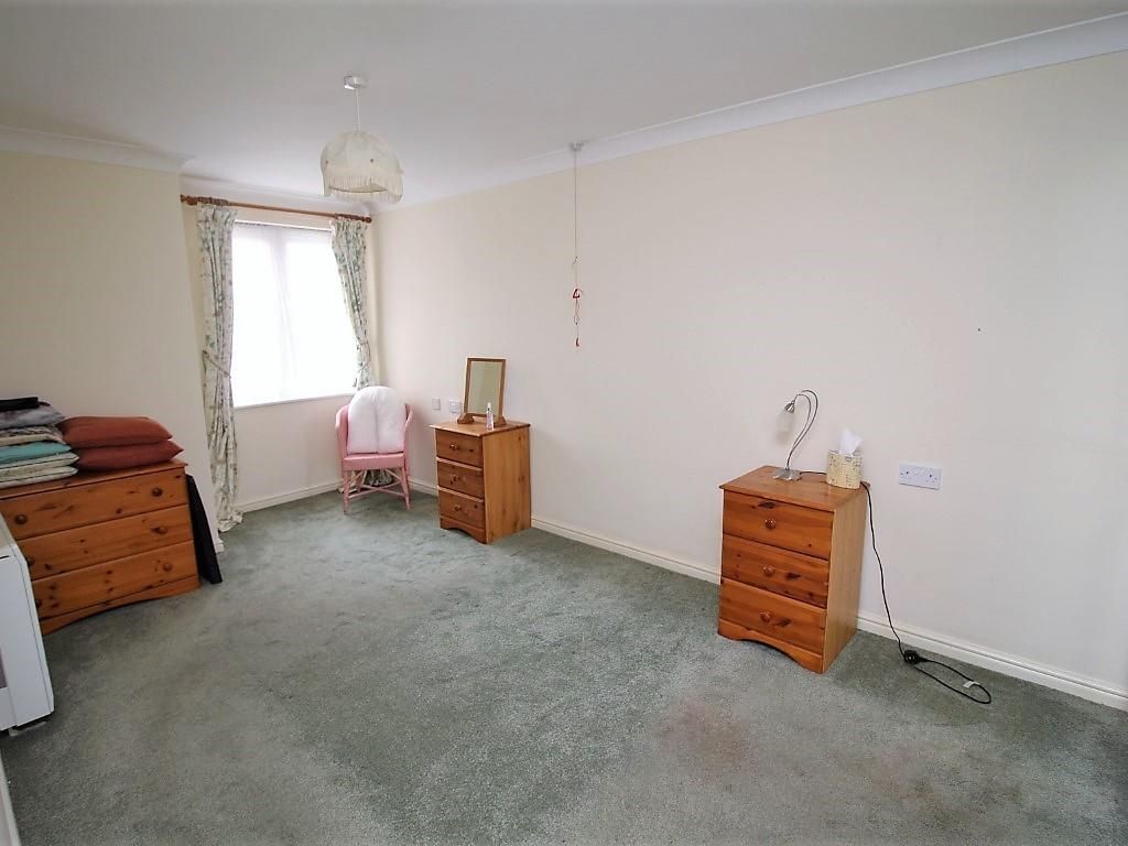 1 bed flat for sale in Sheppard Court, Tilehurst, Reading RG31, £140,000