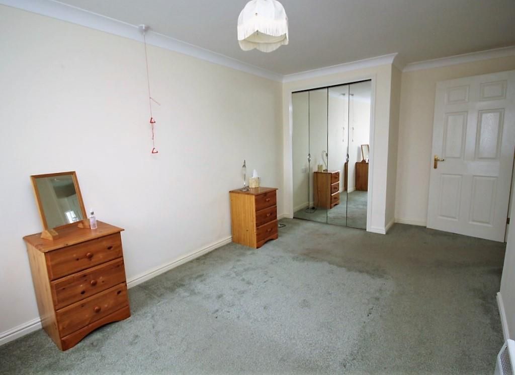 1 bed flat for sale in Sheppard Court, Tilehurst, Reading RG31, £140,000