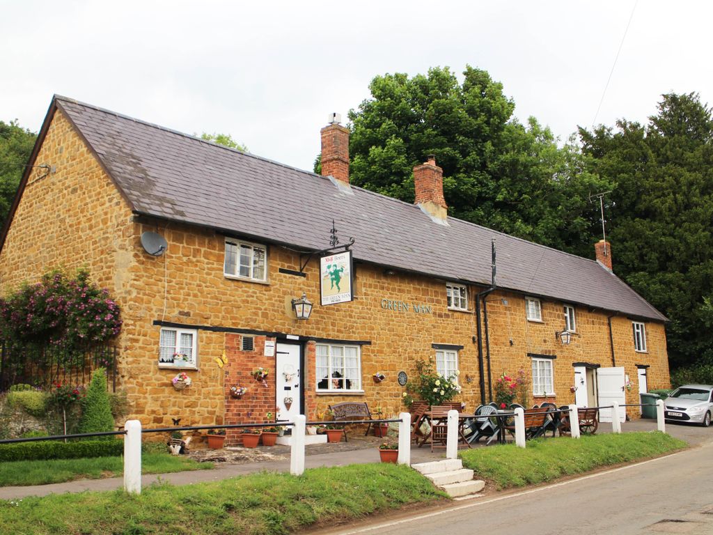 Pub/bar for sale in Main Street, Mollington, Banbury, Oxfordshire OX17, £550,000