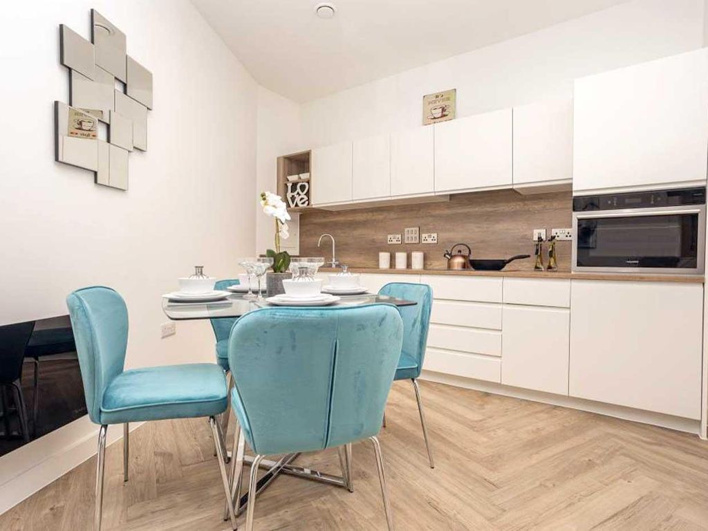 2 bed flat for sale in Broad Street, Bristol BS1, £325,000