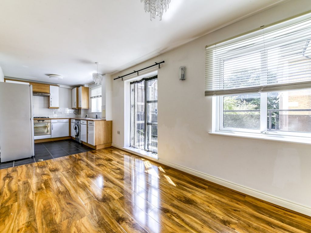 1 bed flat for sale in Beulah Hill, London SE19, £135,000